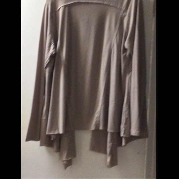 🌟 Open Shrug with Raw Edging - Picture 7 of 8